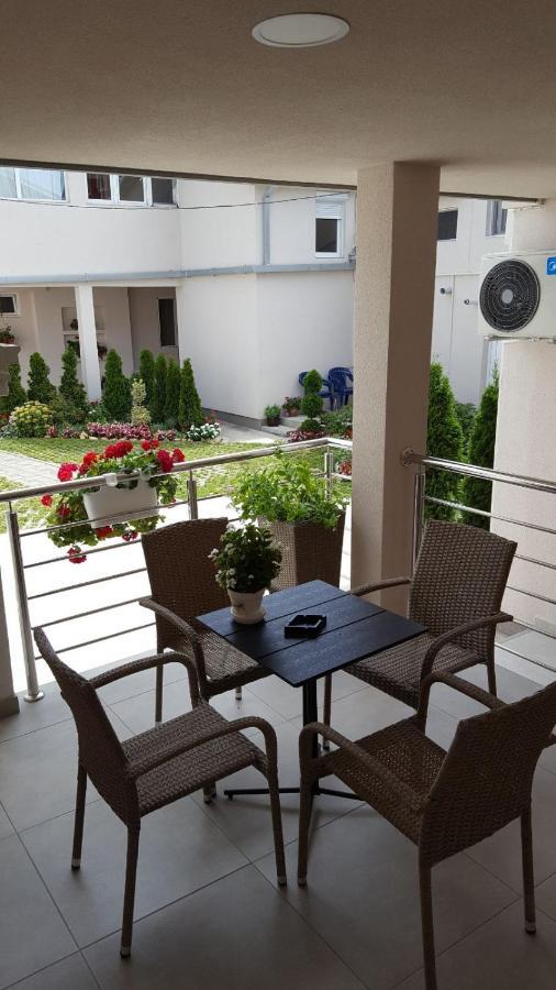 נובי סאד Lovely Private Flats Free Parking מראה חיצוני תמונה