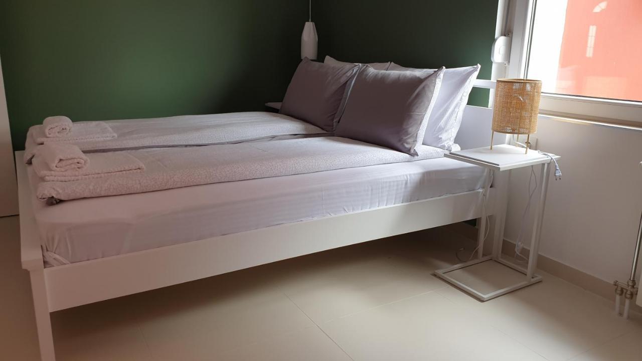 נובי סאד Lovely Private Flats Free Parking מראה חיצוני תמונה