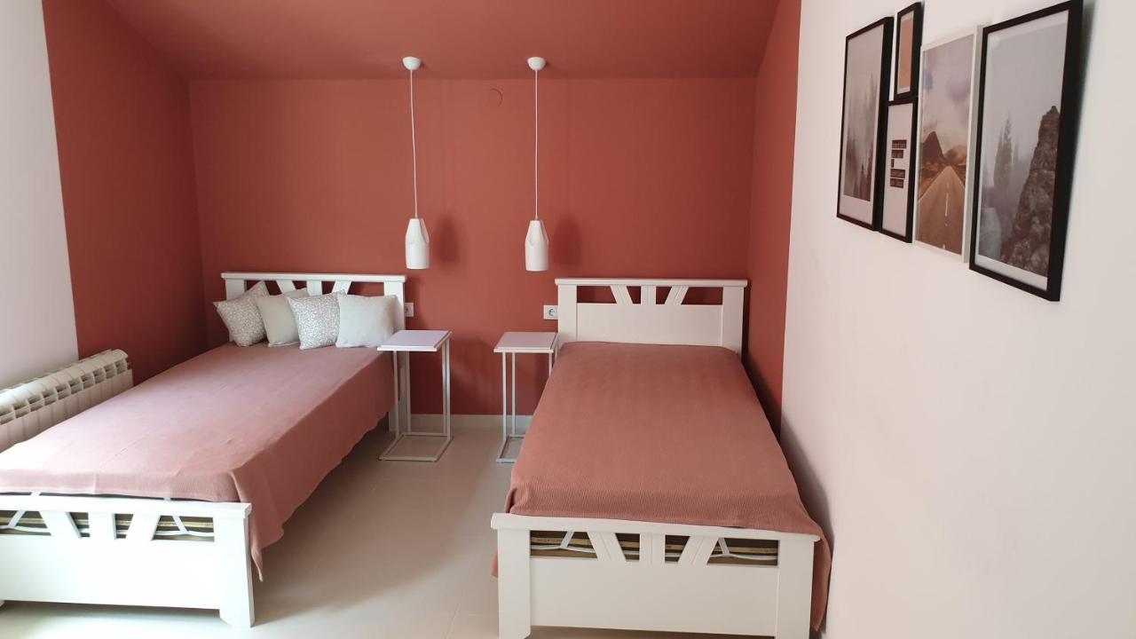 נובי סאד Lovely Private Flats Free Parking מראה חיצוני תמונה
