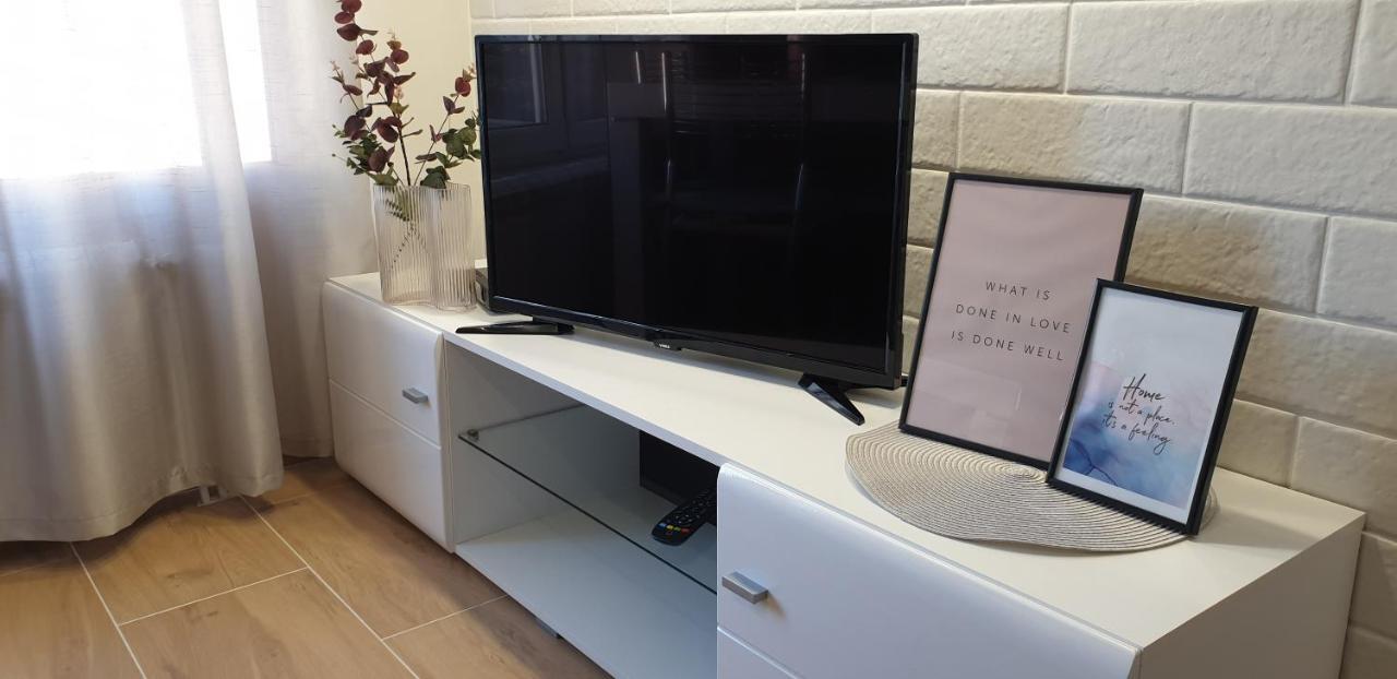 נובי סאד Lovely Private Flats Free Parking מראה חיצוני תמונה